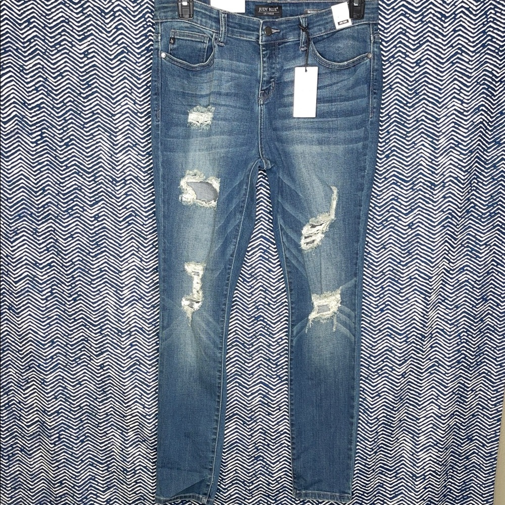 Judy Blue Distressed Skinny Jeans in Blue